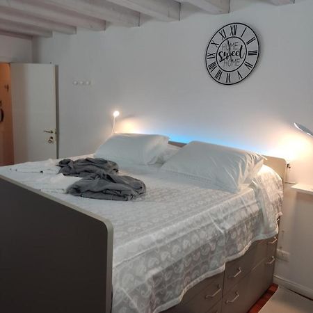 Jennifer House. Trento Luaran gambar