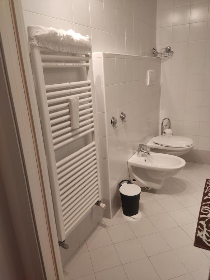 Jennifer House. Trento Luaran gambar