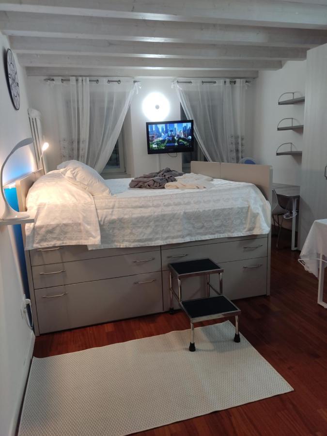 Jennifer House. Trento Luaran gambar