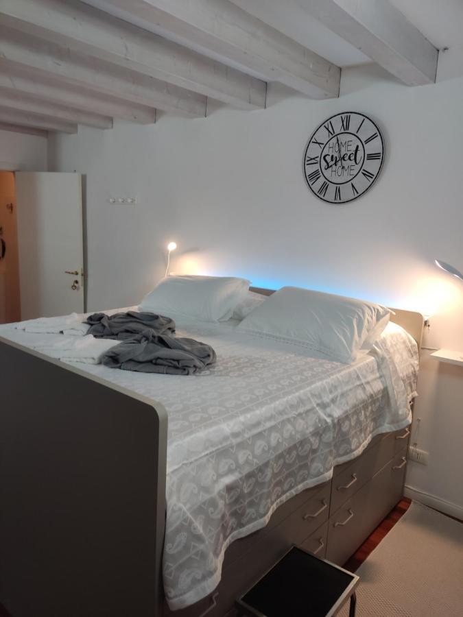 Jennifer House. Trento Luaran gambar