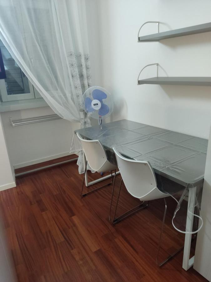 Jennifer House. Trento Luaran gambar